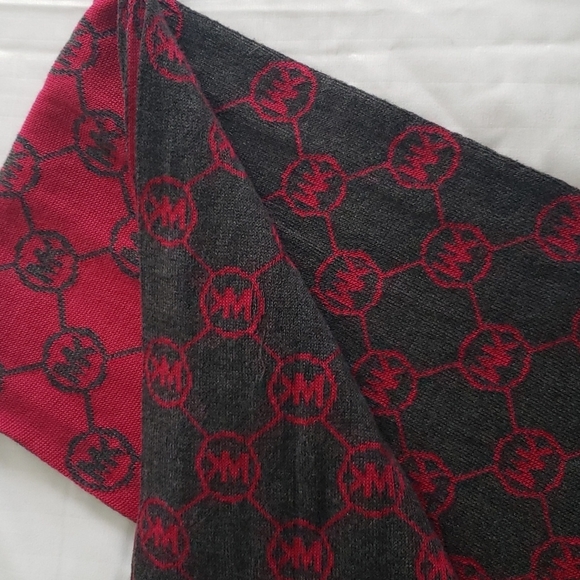 Michael Kors scarf - Picture 5 of 6